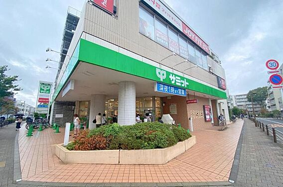 大型スーパーが...