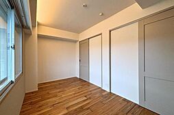 約6.3帖の洋室は入口に2か所の引き戸を設けており、将来的に子供部屋として2部屋に分けられます。