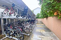 機械式駐輪場を設けており、天候の影響を受けにくく、大切な自転車を安心して保管できます。