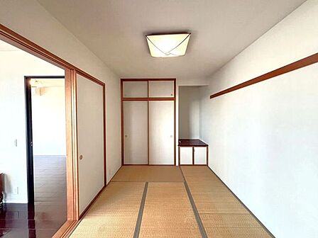 お子様の遊び場や客間としても便利な和室