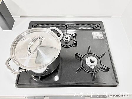 効率よく同時に調理ができる3口コンロ