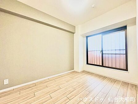 洋室5帖、フローリングのお部屋はお掃除もしやすいのが人気です+*