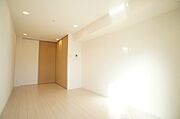 白を基調とした明るいお部屋で、インテリアが映えます