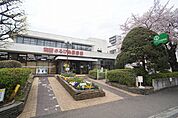 町田市立さるびあ図書館（513m）