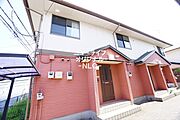 ツートンカラーが印象的な外観です。