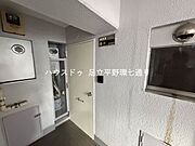 玄関前にゆとりのある共用スペースを確保。圧迫感を感じにくく、出入りもしやすい開放感のある住環境です。D