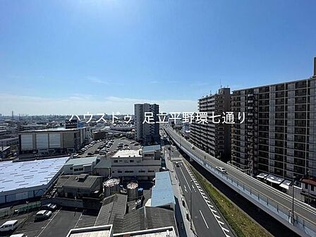 最上階からの眺望が魅力。遠くまで見渡せる開放的な景色で、日々の暮らしにゆとりを与えます。