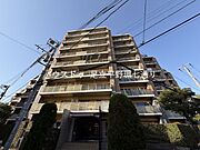 重厚感ある外観デザイン。管理体制も整った安心のマンションです。