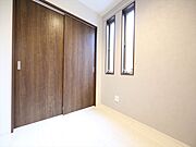 洋室3.2帖　クローゼット付（収納充実してます）