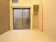 洋室5.9帖　ロフト5.8帖（収納にも寝室にも使えます）