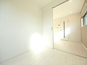 DK5.9帖　洋室3.5帖　つなげても仕切っても使えます