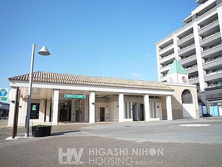 北山田駅周辺は公園が多く、緑が溢れる穏やかな雰囲気。駅前にスーパーや飲食店が集まり買い物至便。良好な治安で子育てファミリーに人気のベッドタウンとなっています。