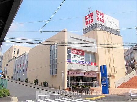 東急ストア藤が丘店 徒歩12分。●朝9時から夜10時まで営業。クリニックやお稽古のお教室、ファミリーレストランなどが入った複合施設になっており、大変便利です● 900m