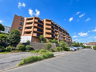 外観:現地マンションの外観です。建物の雰囲気や周辺の街並みもご確認ください。※画像は一部CG加工を施しているため、実際の現況と異なる場合があります。現況を優先いたします。 外観:現地マンションの外観です。建物の雰囲気や周辺の街並みもご確認ください。※画像は一部CG加工を施しているため、実際の現況と異なる場合があります。現況を優先いたします。