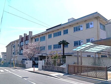 向日市立勝山中学校 180m