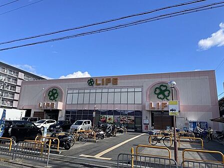 ライフ西京極店 150m