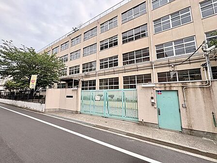 東大阪市立西堤小学校 970m