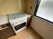 ホーマットのような海外高級住宅仕様のキッチン。大型オーブン付きで、本格的な料理も楽しめる充実設備です。