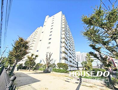 外観:阪急各線「十三」駅・・・徒歩約9分総戸数280戸のビッグコミュニティ!管理が行きとどき、しっかりと整備された安心できる住環境です。 外観:阪急各線「十三」駅・・・徒歩約9分総戸数280戸のビッグコミュニティ!管理が行きとどき、しっかりと整備された安心できる住環境です。