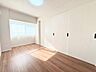 洋室：しっかりと採光を確保した明るいお部屋♪扉を開けるとリビングと一体となり開放感のある空間になります♪