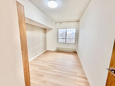 各居室に収納を備えた使いやすい設計。主寝室や子ども部屋、ワークスペースなど家族構成に合わせて柔軟に活用できます。