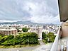 その他：バルコニーから雄大な山並みと街並みを一望できる圧巻のパノラマビュー！目の前を遮る建物がなく、心地よい風と陽光を感じられる高台立地ならではの爽快なロケーションです。