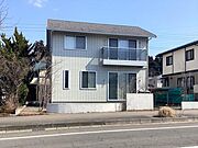 ミサワホーム施工住宅4層2階建ての家。自然と生活の利便性を兼ね備えた住環境です。