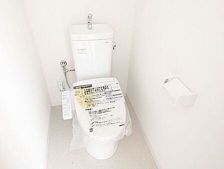 温水洗浄便座完備。冬でも快適に使えます。