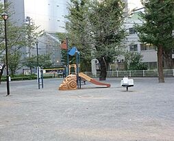 東池袋中央公園 徒歩3分。 240m