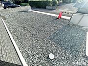 ■□■駐車スペース■□■敷地には砂利が敷いてあるので防犯対策にも◎車3台ほど停めれます♪