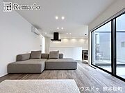 ■家族の笑顔が集う中心地■お気に入りの家具を迎え、窓からは心地の良い光が差し込みます。