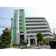 H28.5月に全体改装。植栽に囲まれた緑あふれるマンションで