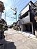 外観：前面道路は広く車庫入れも簡単に行えます♪