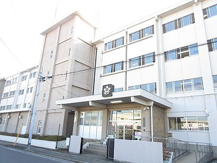 中学校「土浦市立土浦第一中学校まで2300m」