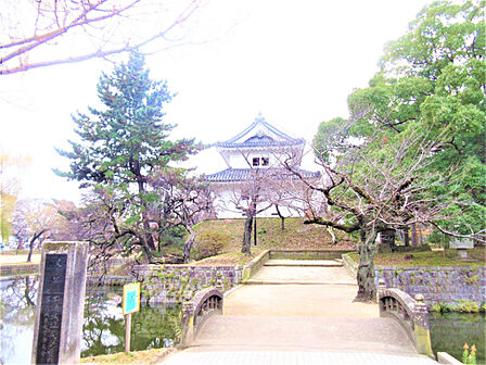 公園「亀城公園まで1840m」