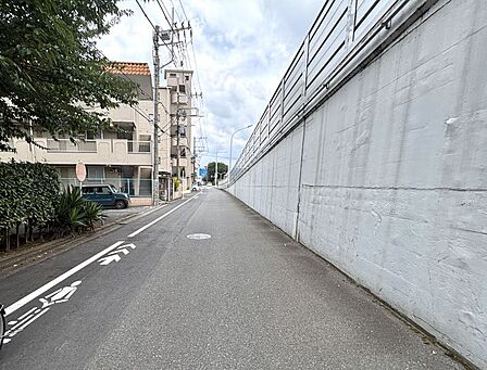 ゆったりと整備された前面道路です!