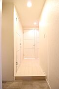 上質感漂う玄関です♪居住者の帰り、訪れる方を優しく迎える・安らぎに満ちた生活空間を予感させるようなその佇まいが魅力的ですね。