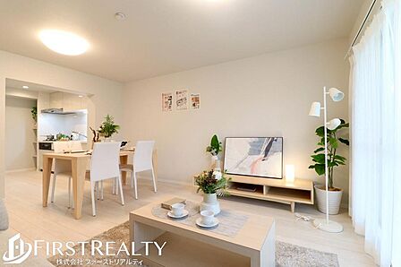 ナチュラルな木目と上品な色合いが魅力的な居住スペースは、住む人の心を自然とおだやかにします。
