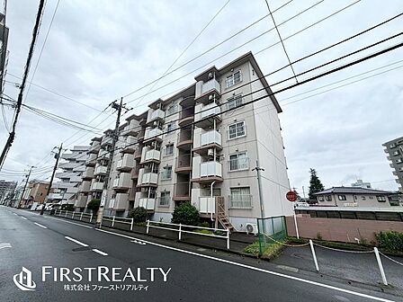 シックな外観が魅力的な外観です。飽きのこないデザインは人目を惹きつけつつも閑静な街並みに良く馴染みます♪教育施設や商業施設も充実しているこの町で新生活を始めませんか?是非当社にお任せください。