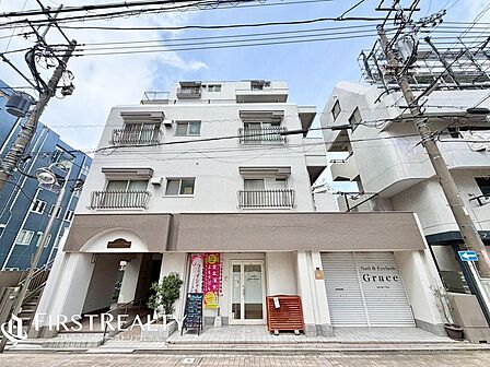 シックな外観が魅力的な外観です。飽きのこないデザインは人目を惹きつけつつも閑静な街並みに良く馴染みます♪教育施設や商業施設も充実しているこの町で新生活を始めませんか?是非当社にお任せください。