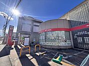 一橋学園駅前郵便局市役所西通りにある郵便局で、郵便や金融手続きなどに利用されています。 420m
