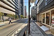敷地西側の前面道路