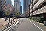 その他：敷地東側の前面道路（南側から）