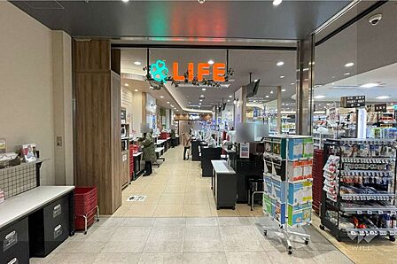 ライフ(コモレ四谷店)の外観