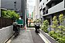 その他：敷地東側の前面道路