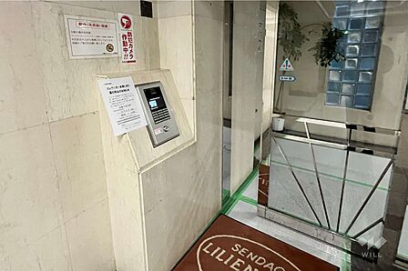 エントランスはオートロック付きです。