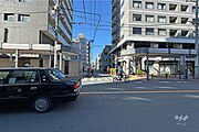 敷地南側の前面道路（東側から）