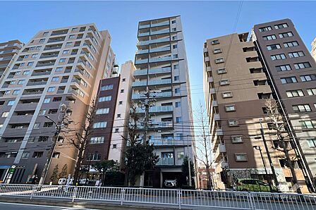 アクシア文京本駒込の外観(北東側から)