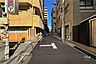 その他：敷地西側の前面道路（南側から）