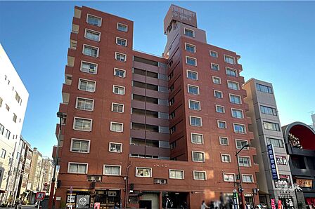 雷門永谷マンションの外観(北東側から)